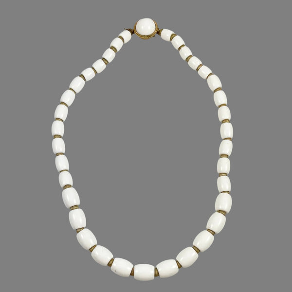 Trifari tm White necklace Graduated Beads good great condition vintage solid opaque